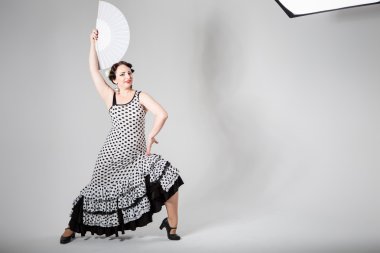 kadın İspanyol flamenko dansçısı