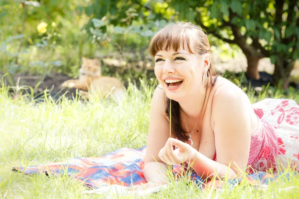 Beautiful girl in garden — Stock Photo, Image