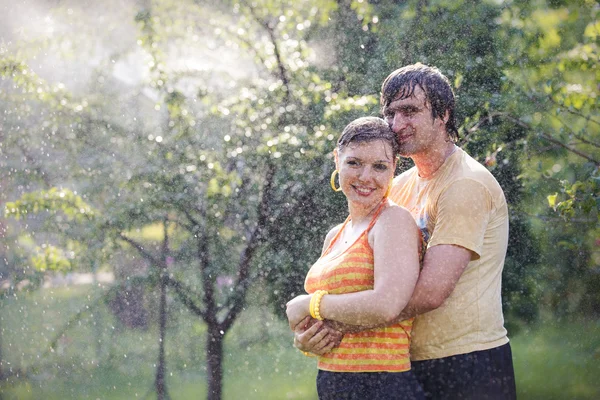 Young couple in garden — Stock Photo, Image