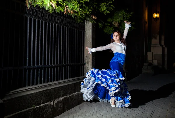 Flamencodanseres in oude stad straat — Stockfoto