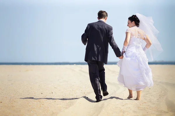 Schönes Hochzeitspaar — Stockfoto