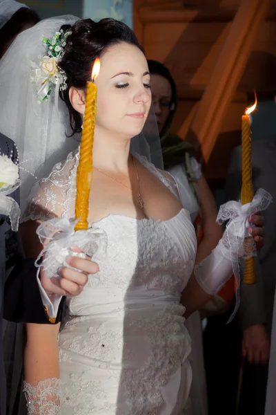 Beautiful brunette bride — Stock Photo, Image