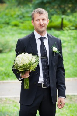 genç yakışıklı damat