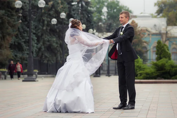 Beau couple de mariage — Photo