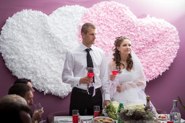 Young groom and bride — Stock Photo, Image