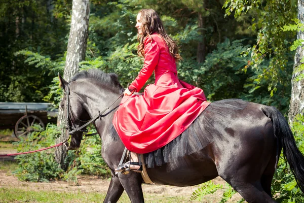 Brunette girl on horse — Stock Photo, Image