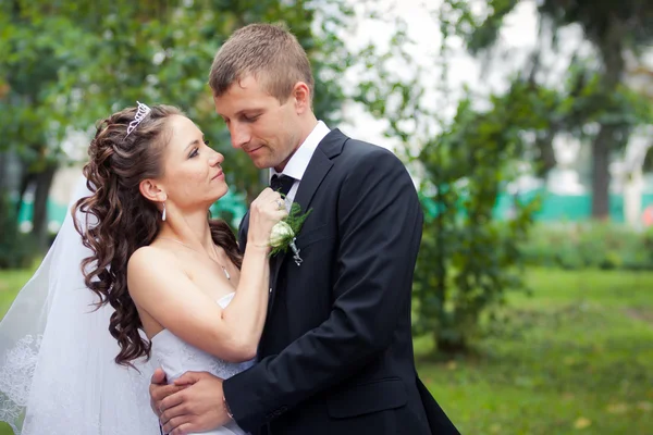 Schönes Hochzeitspaar — Stockfoto