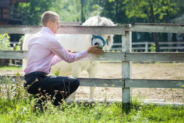 Schöner Mann — Stockfoto