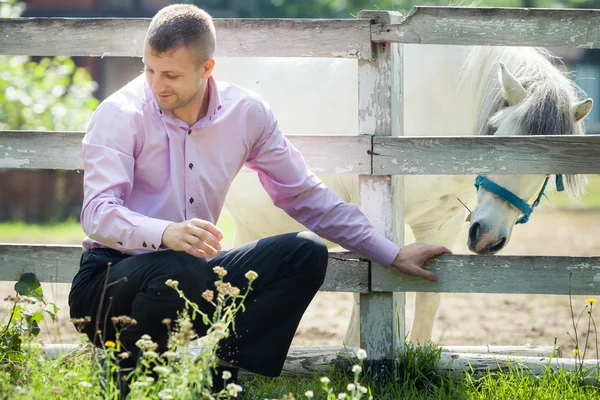 Schöner Mann — Stockfoto