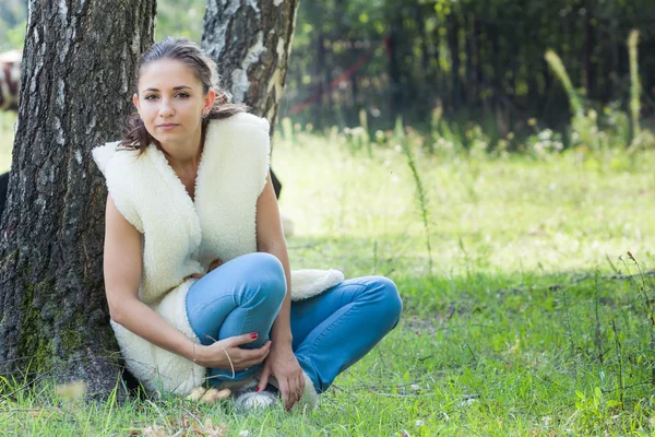 Young brunette girl — Stock Photo, Image