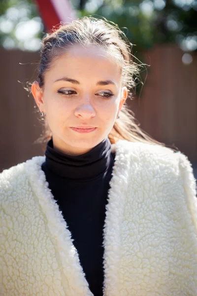 Young brunette girl — Stock Photo, Image