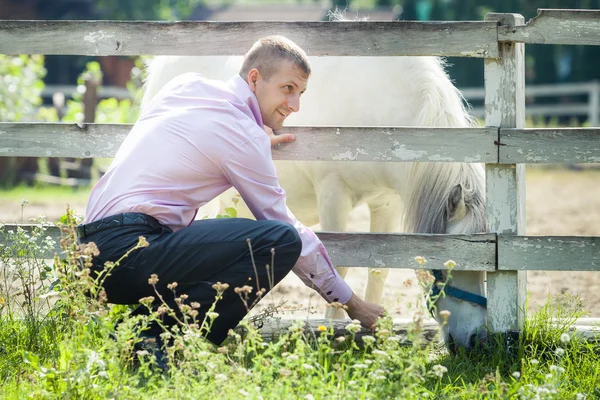 Knappe man — Stockfoto