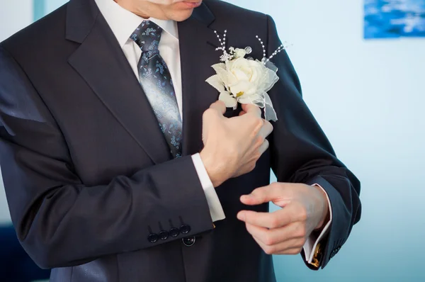 Groom white boutonniere — Stock Photo, Image