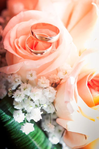 Bruids boeket crème rozen — Stockfoto