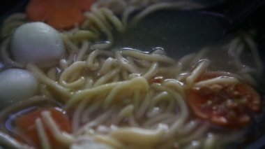 Şehriye çorbası ile balık topları