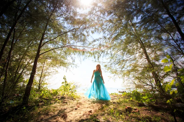 Young happy asian girl on island — Stock Photo, Image