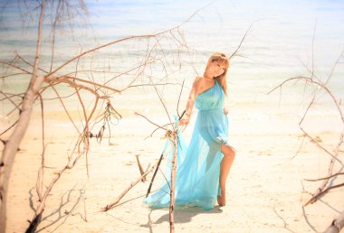 adada mutlu genç Asyalı kız