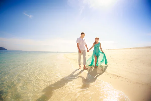 Young happy asian couple on honeymoon — Stock Photo, Image