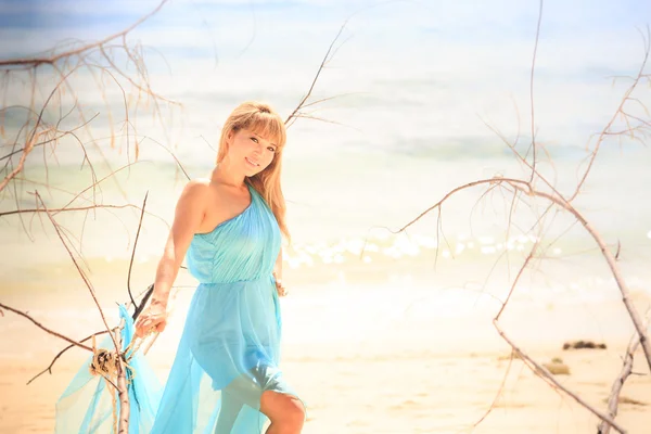 Young happy asian girl on island — Stock Photo, Image