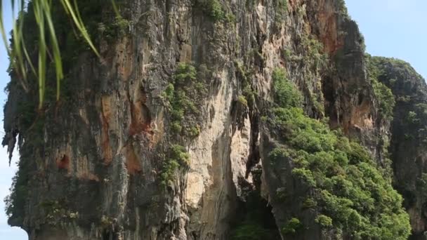 Rocky island in the tropics — Stock Video