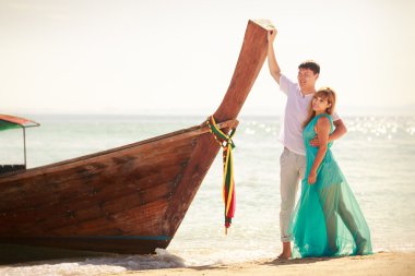 Genç mutlu Asya çift balayına