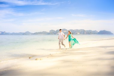 Genç mutlu Asya çift balayına