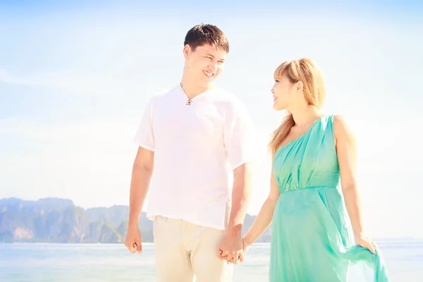 Young happy asian couple on honeymoon — Stock Photo, Image