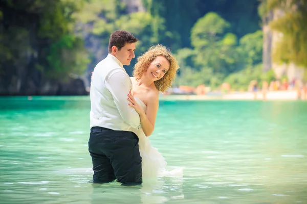 Blonde bride and handsome groom — Stock Photo, Image