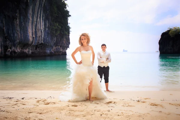 Blonde bride and handsome groom — Stock Photo, Image