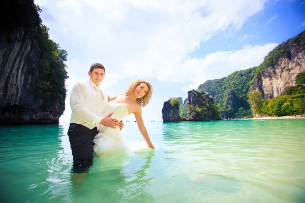 Blonde bride and handsome groom — Stock Photo, Image