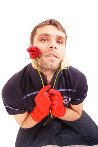 Bel homme tenir des roses — Photo