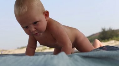 Şirin küçük bebek kız
