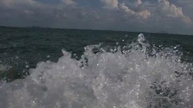 Açık denizde açma tekne