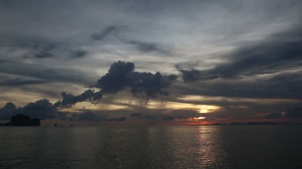 Paseo en barco en mar abierto — Vídeo de stock