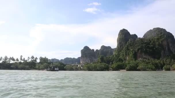 Тропічний відпочинок на човні — стокове відео