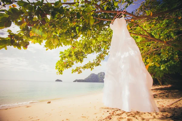 Beautiful wedding dress on island — Stock Photo, Image