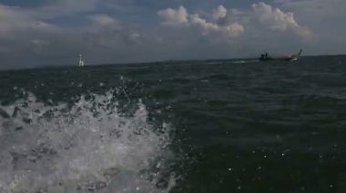 Deniz ve tekne sıçraması