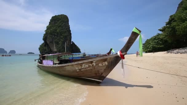 Long Boat On Thailand Island — Stock Video