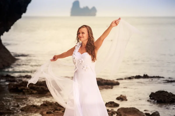 Bride in dress on tropical beach — Stock Photo, Image