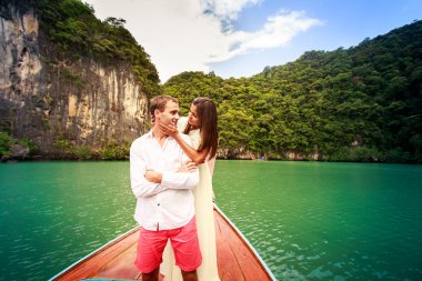 Gelin sarılma yakışıklı damat