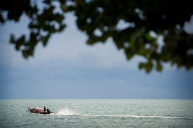 Longtail tekne sakin Denizi