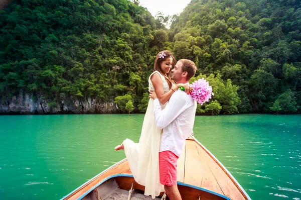 Handsome groom hugging brunette bride — Stock Photo, Image