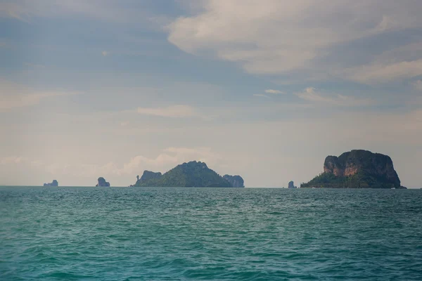 在蔚蓝的海水群岛 — 图库照片