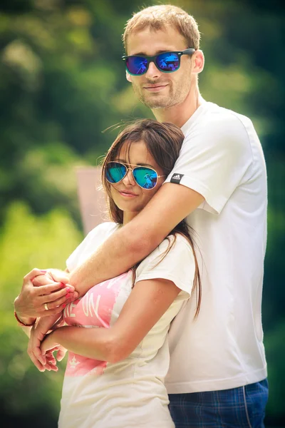 Girl with boyfriend on longtail boat — Stock Photo, Image