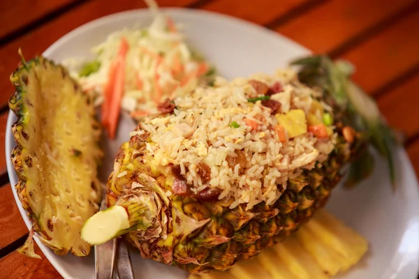 Fried rice with chicken and vegetables — Stock Photo, Image