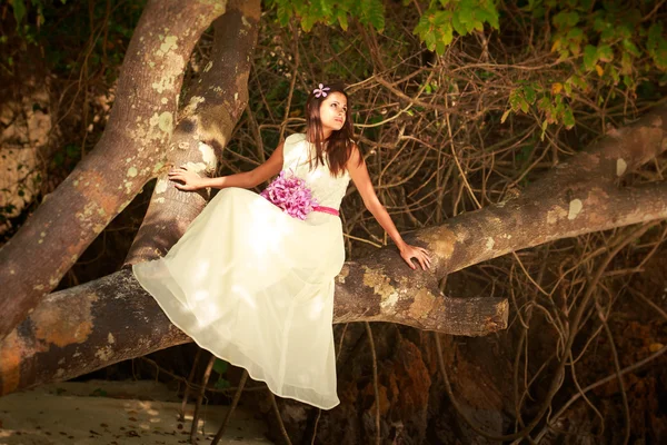 Brunette bride in Thailand — Stock Photo, Image