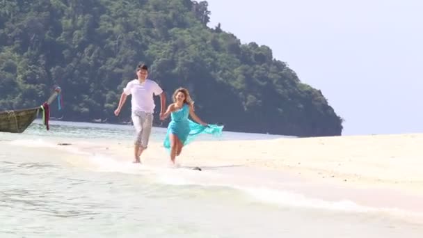 Asiático casal no amor — Vídeo de Stock