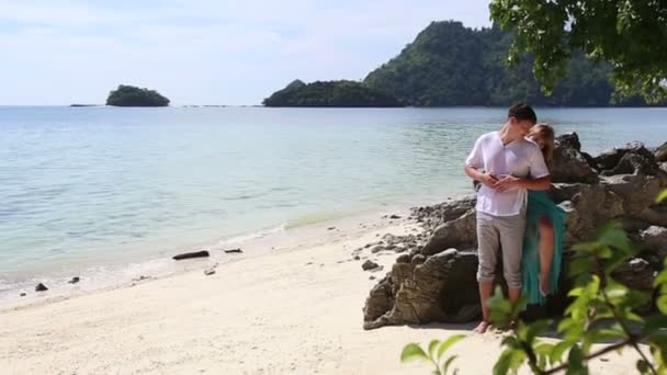 Couple sur île tropicale — Video