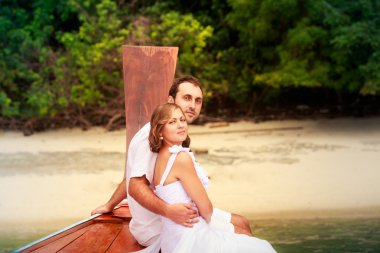 Mutlu gelin ve yakışıklı damat