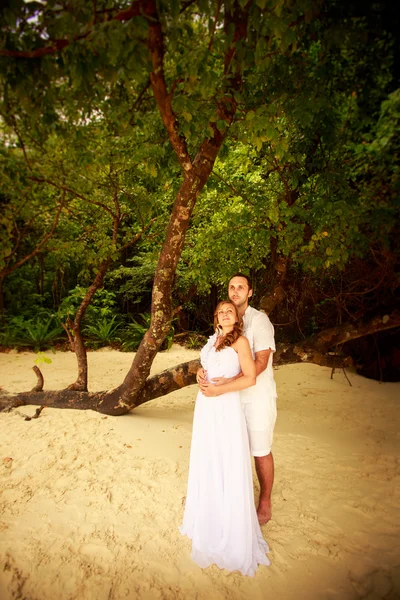 Happy bride and handsome groom — Stock Photo, Image